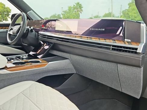 Certified 2025 Cadillac Escalade Sport Platinum AWD/4WD image 30