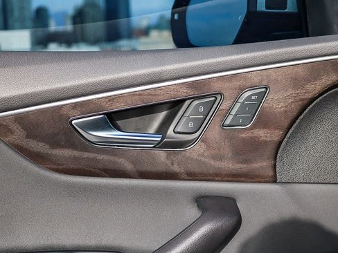 Used 2022 Audi Q8 Premium w/ Convenience Package image 32