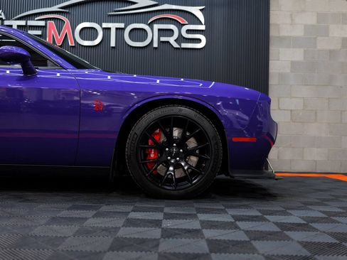 Used 2016 Dodge Challenger SRT Hellcat RWD image 12