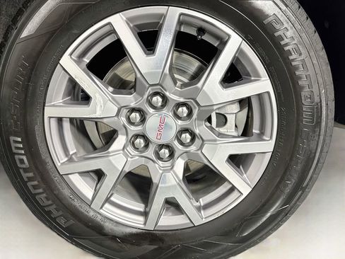 Used 2022 GMC Acadia SLT w/ Technology Package FWD image 37
