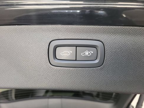 Used 2025 Volvo XC90 B6 Ultra AWD/4WD image 11