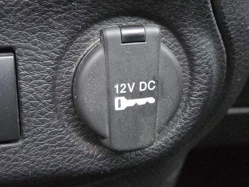 Used 2013 Jeep Wrangler Unlimited Sahara image 7