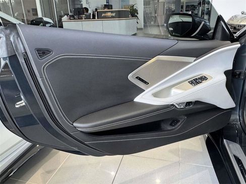 Used 2021 Chevrolet Corvette Stingray Preferred Cpe w/ Z51 Performance Package image 18