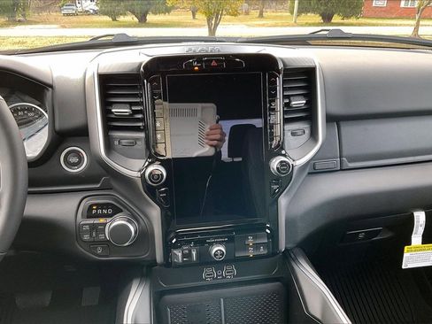 New 2026 RAM 1500 4x4 Crew Cab image 7