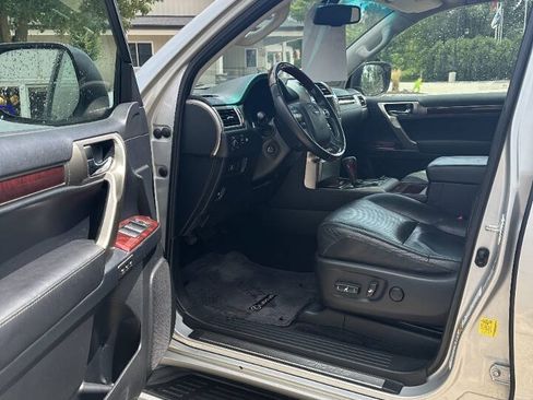 Used 2011 Lexus GX 460 w/ Comfort Plus Pkg AWD/4WD image 8
