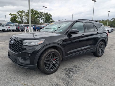 Used 2025 Ford Explorer ST-Line w/ Premium Package AWD/4WD image 8