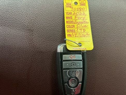 Used 2022 Ford Expedition Limited image 19