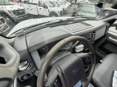 Used 2017 Ford F650 2WD SuperCab Super Duty image 31
