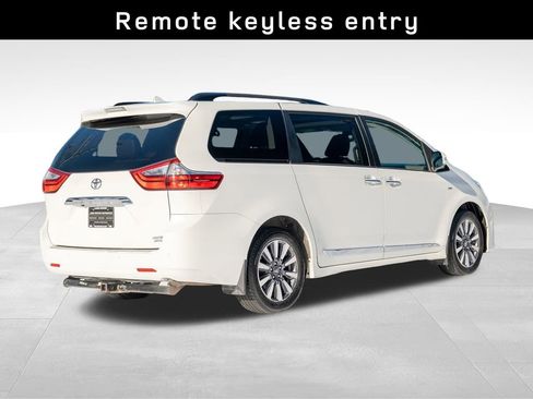 Used 2020 Toyota Sienna Limited Premium image 4
