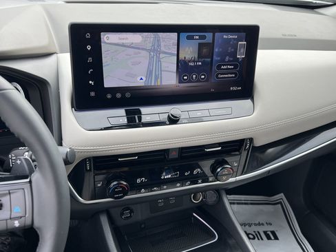 Certified 2025 Nissan Rogue SL AWD/4WD image 13