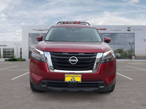 Used 2023 Nissan Pathfinder SV w/ SV Premium Package FWD image 8