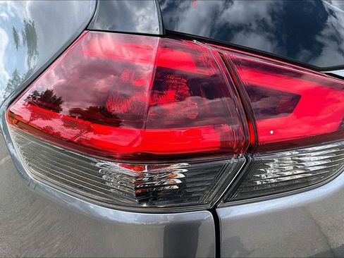 Used 2019 Nissan Rogue S FWD image 32