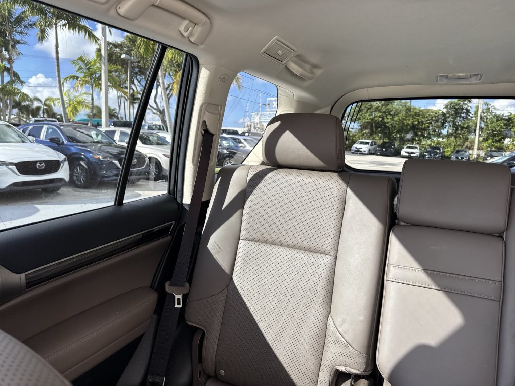 Used 2023 Lexus GX 460 Luxury w/ Accessory Package AWD/4WD image 17