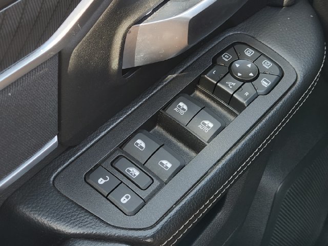 Used 2026 RAM 2500 Laramie AWD/4WD image 29