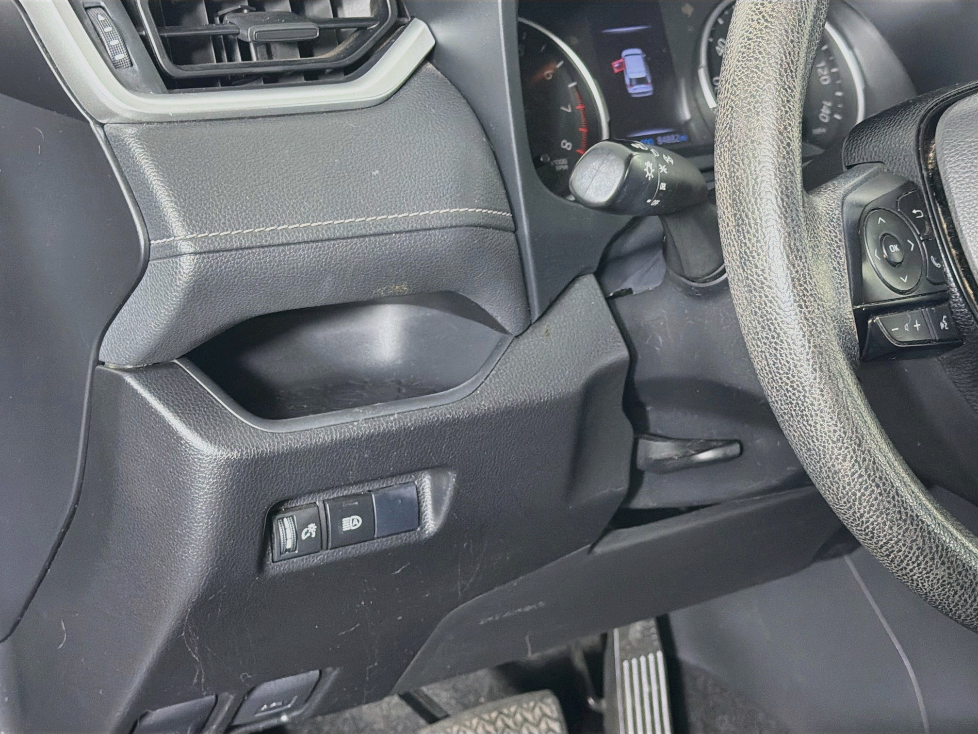 Used 2020 Toyota RAV4 LE w/ All Weather Liner Package AWD/4WD image 17
