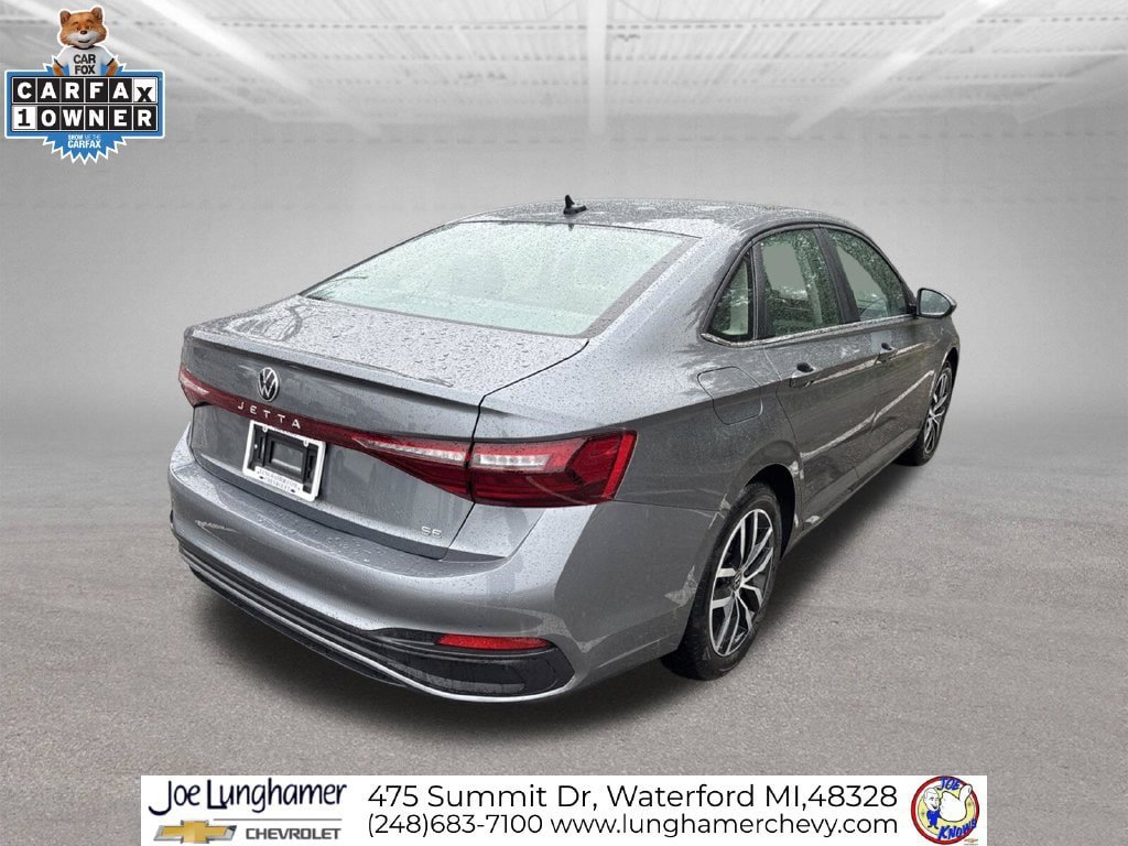 Used 2025 Volkswagen Jetta SE FWD image 3