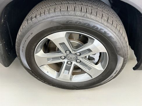 Used 2025 Honda Pilot EX-L image 11