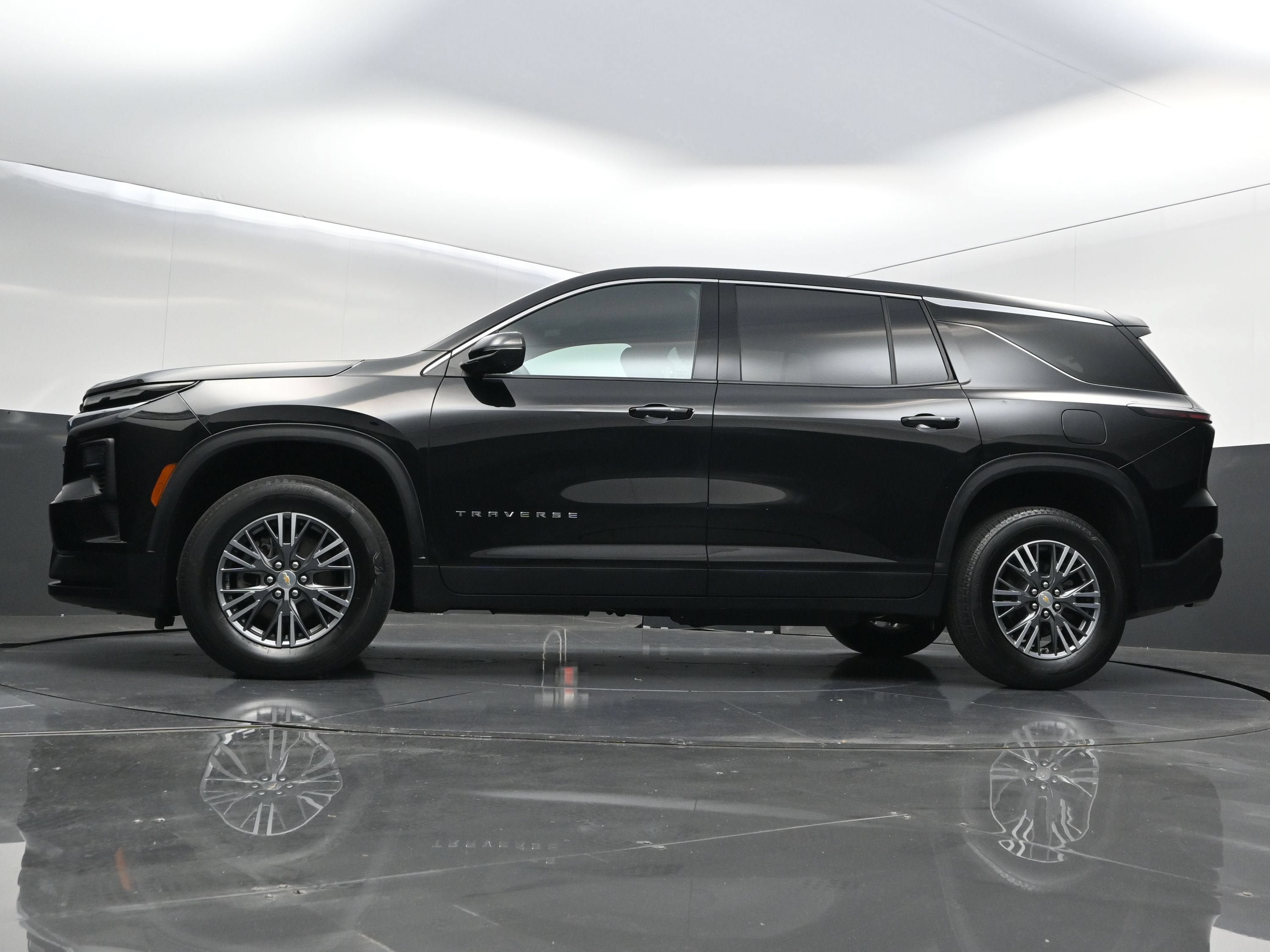 Certified 2024 Chevrolet Traverse LS FWD image 42
