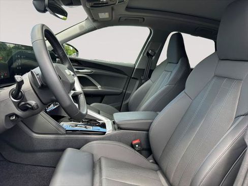 Certified 2025 Audi Q5 Premium Plus w/ Premium Plus AWD/4WD image 9