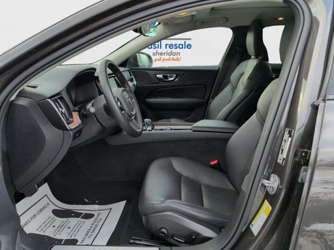 Used 2025 Volvo V60 B5 Cross Country Plus image 10