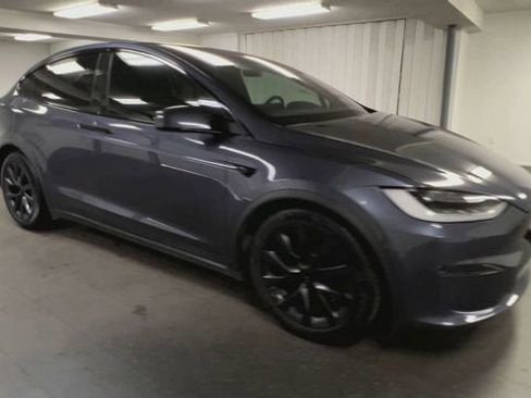 Used 2023 Tesla Model X image 2
