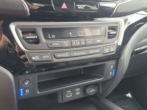 Used 2025 Honda Ridgeline Black Edition image 18