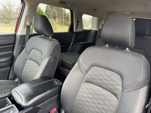 Used 2023 Nissan Pathfinder SV image 11