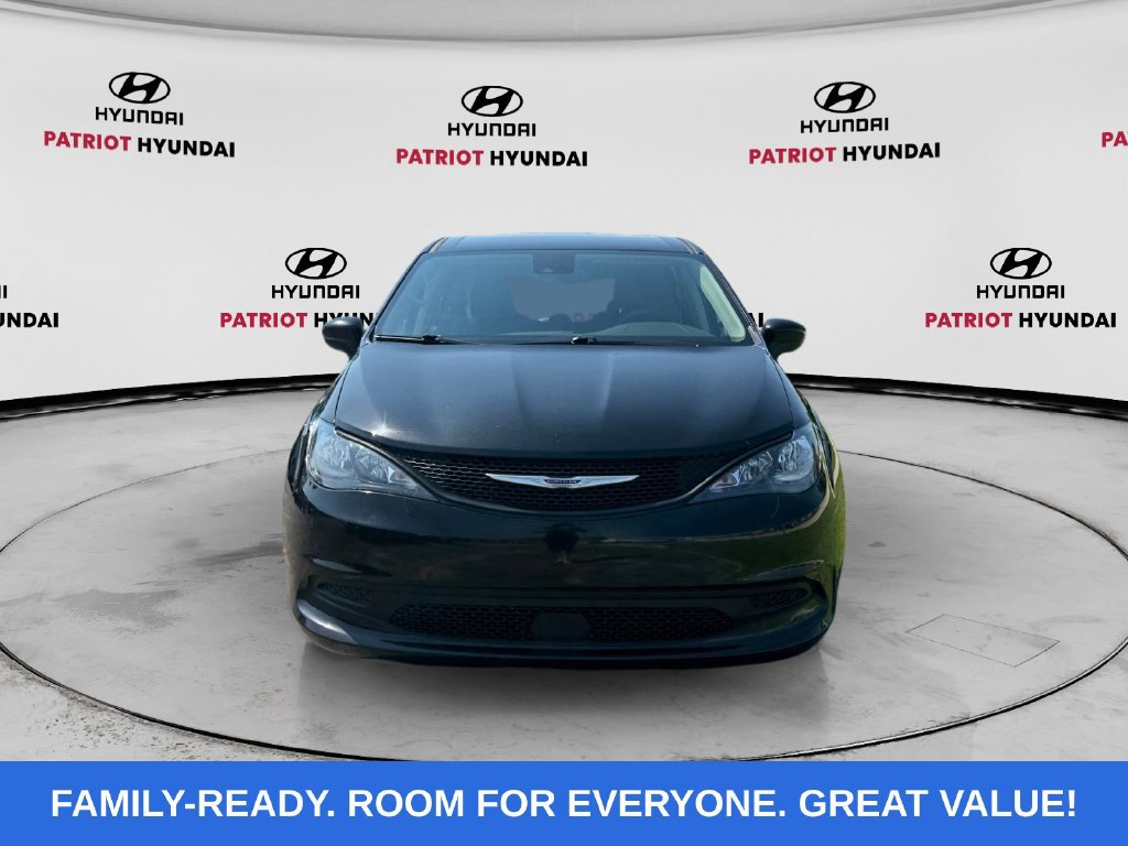 Used 2023 Chrysler Voyager LX FWD image 8