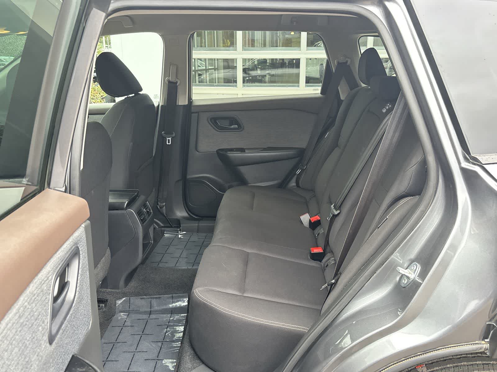 Used 2023 Nissan Rogue S AWD/4WD image 11