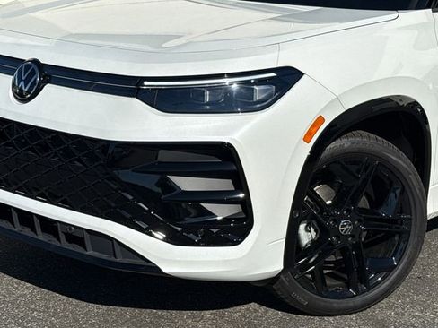 New 2026 Volkswagen Tiguan SE R-Line image 8