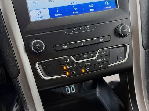 Used 2020 Ford Fusion SE image 30