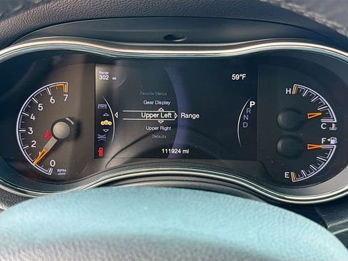 Used 2017 Jeep Grand Cherokee Altitude image 40