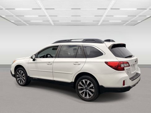 Used 2016 Subaru Outback 2.5i Limited AWD/4WD image 3