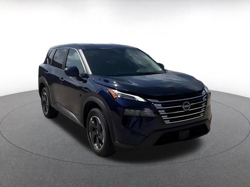 Used 2025 Nissan Rogue SV FWD image 3