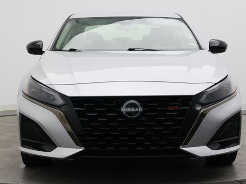 Used 2024 Nissan Altima 2.5 SR FWD image 2