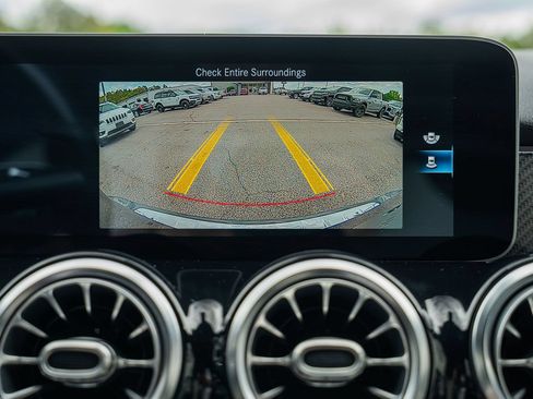 Used 2021 Mercedes-Benz GLB 250 4MATIC w/ AMG Line image 34