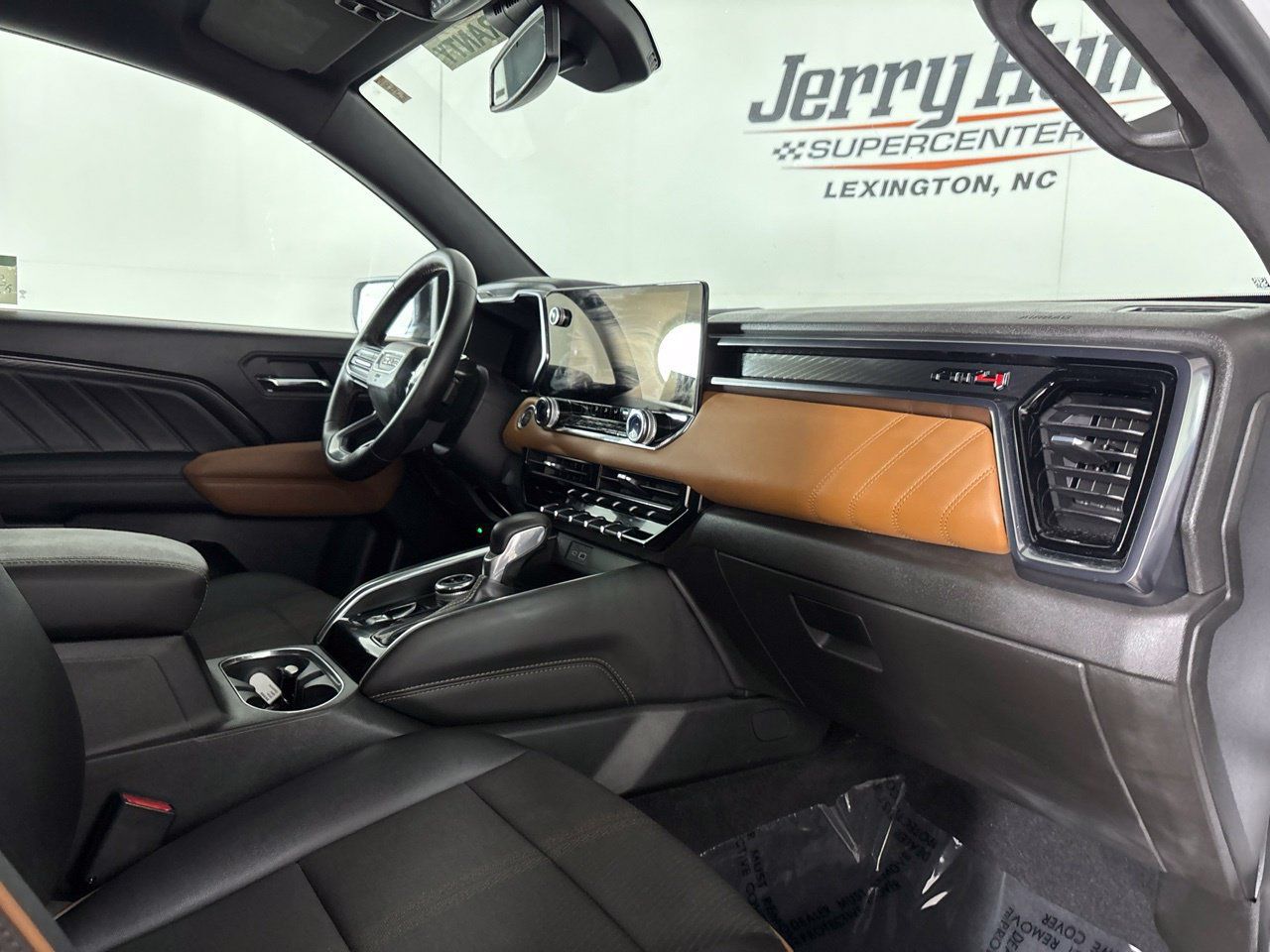 Used 2024 GMC Canyon AT4 w/ Technology Package AWD/4WD image 30