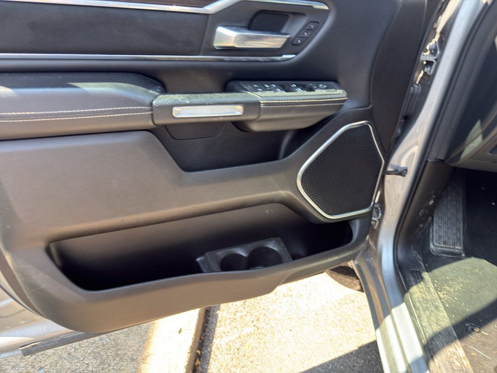 Used 2025 RAM 1500 Laramie AWD/4WD image 9