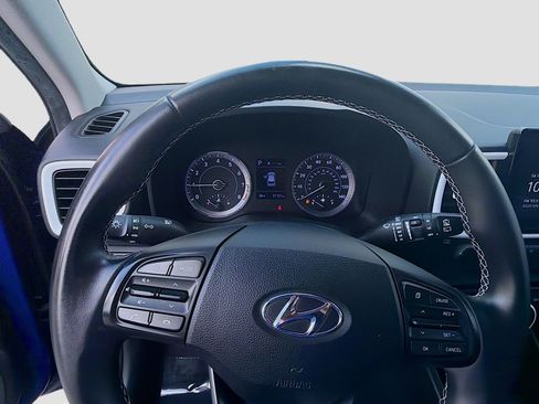 Used 2022 Hyundai Venue Limited FWD image 11