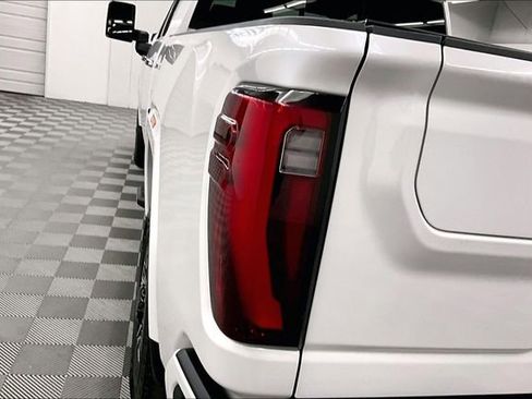 Used 2024 GMC Sierra 3500 Denali w/ Denali Reserve Package AWD/4WD image 37