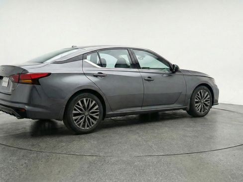 Used 2025 Nissan Altima 2.5 SV FWD image 9