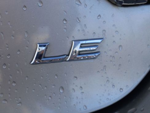 Used 2016 Toyota Camry LE image 6