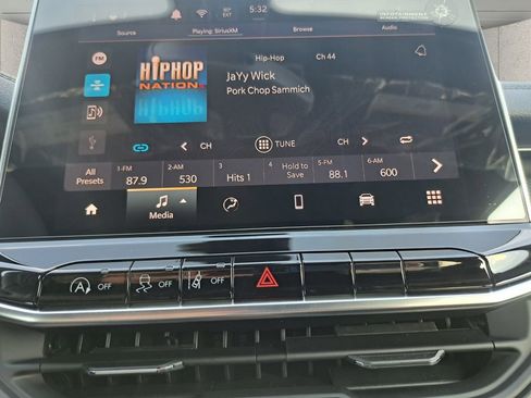 New 2026 Jeep Compass Latitude image 9