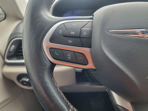 Used 2017 Chrysler Pacifica Touring-L Plus image 23