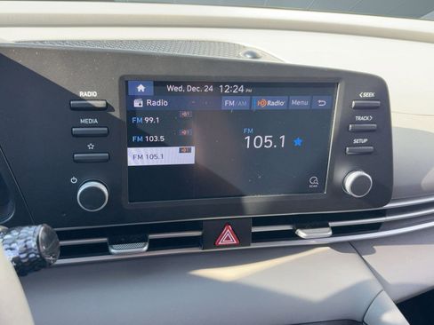 Used 2023 Hyundai Elantra SE image 14