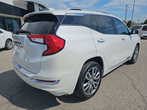 Used 2024 GMC Terrain Denali w/ Denali Premium Package AWD/4WD image 3
