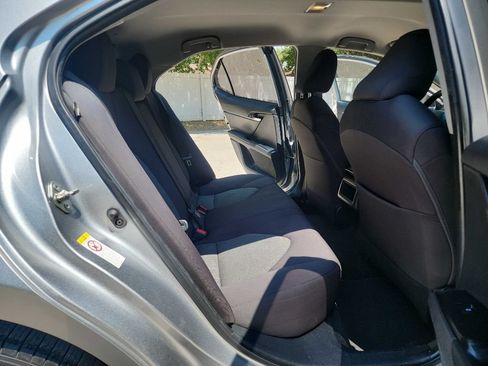 Used 2019 Toyota Camry LE FWD image 31