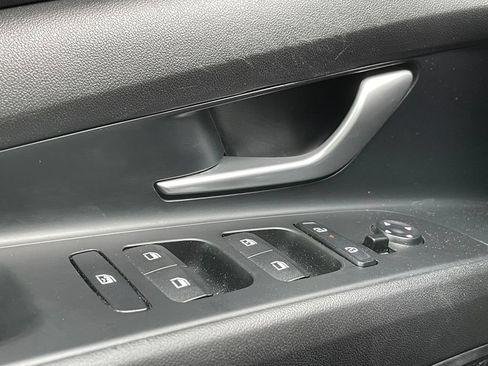Used 2024 Hyundai Elantra SEL FWD image 12