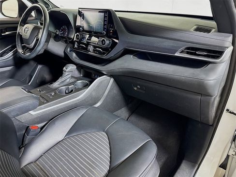 Used 2022 Toyota Highlander XSE image 30