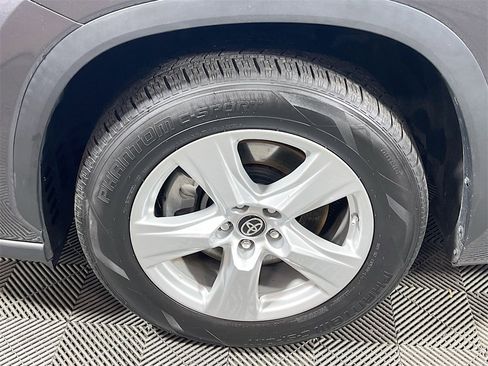 Certified 2023 Toyota Highlander LE image 28